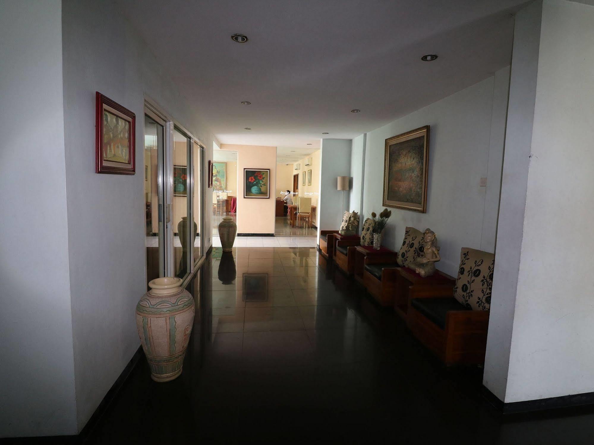 Nida Rooms Istana Medan Baru Eksteriør billede